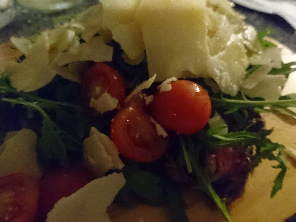 Mozzarella with rocket and cherry tomatoes